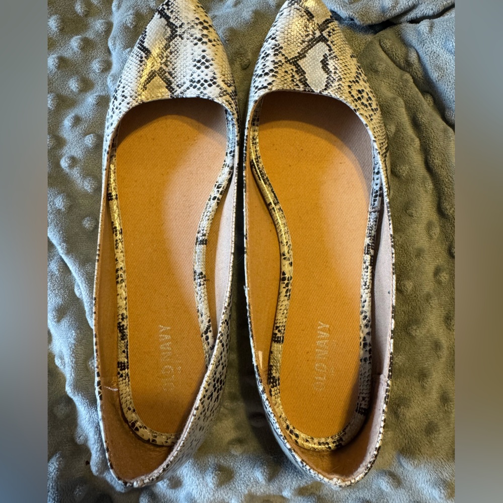 Old Navy Snakeskin Patterned Flats